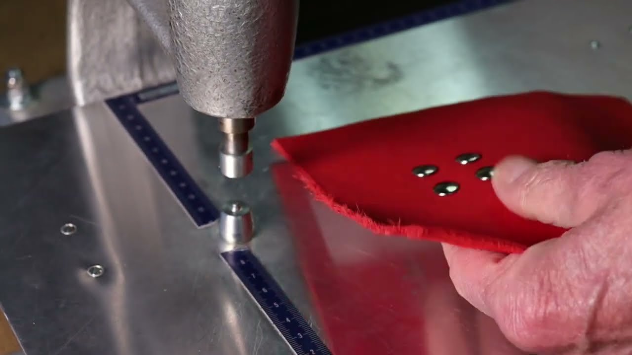 Nieten vernieten (Niete 11mm) und Vorlochen mit Spindelpresse Mod. 5 und Zusatzmodul