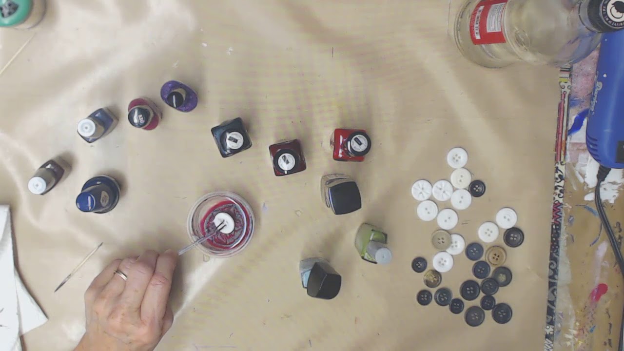 #Scavengerhunt2018 Fingernail polish marbling on Buttons