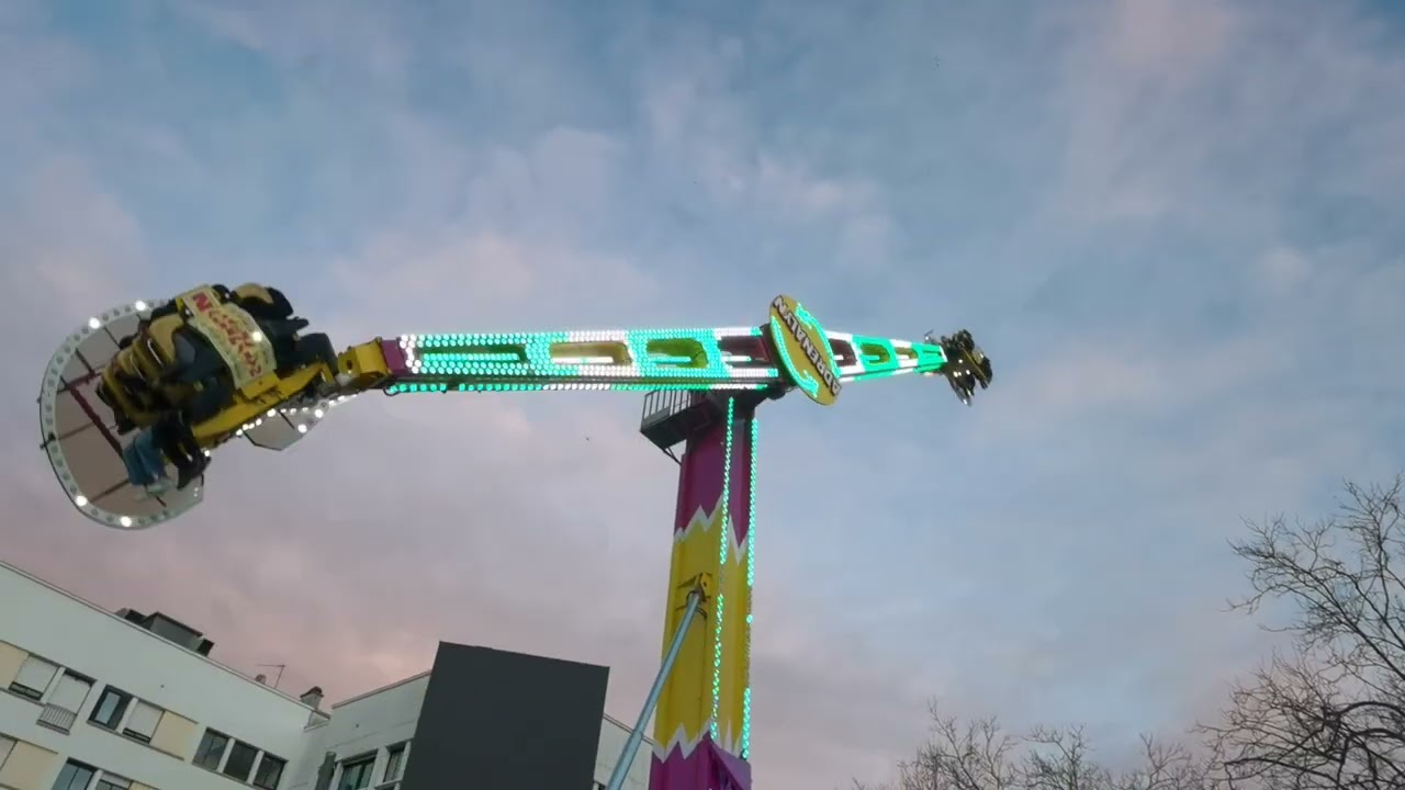 Manège Booster Adrenalyn - Fête Foraine de Lorient 2024-2025