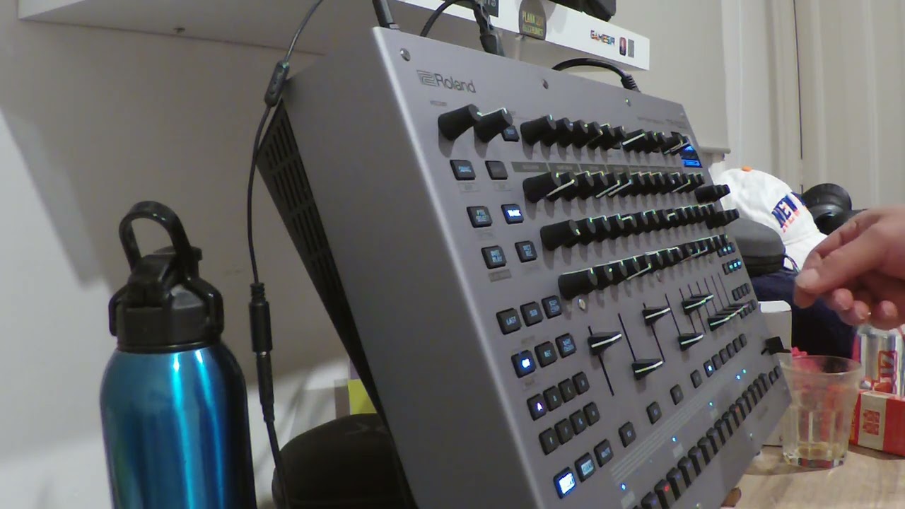 Roland tr-1000 feedback loop (techno)