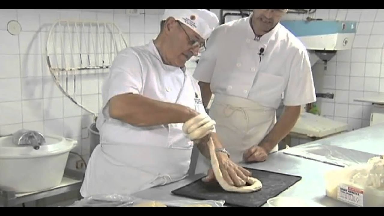 La ensaimada tradicional se resiste a desaparecer