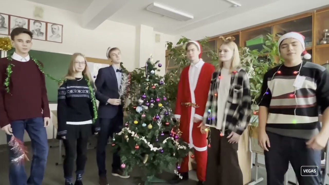 🎄❄☃️Поздравление 10-б кл. (автор видеоролика - Прядеха Семён)