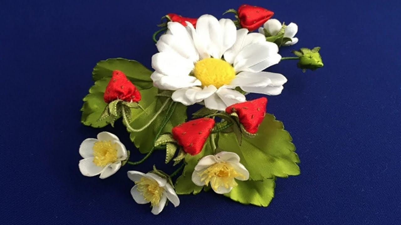 Ribbon flowers.Strawberries/Las fresas de las cintas/Земляника из лент. Вкус лета:)