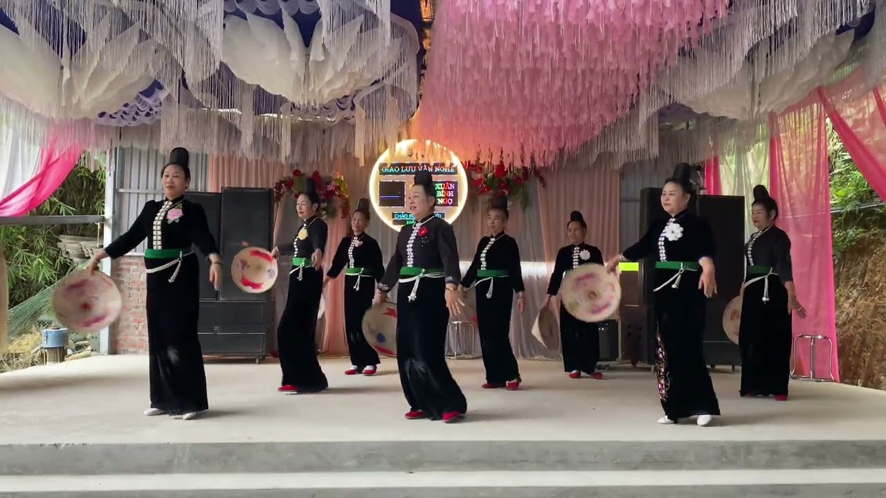 ĐVN BẢN CHIÊNG LY MÚA GIAO LƯU TẠI BẢN TRA