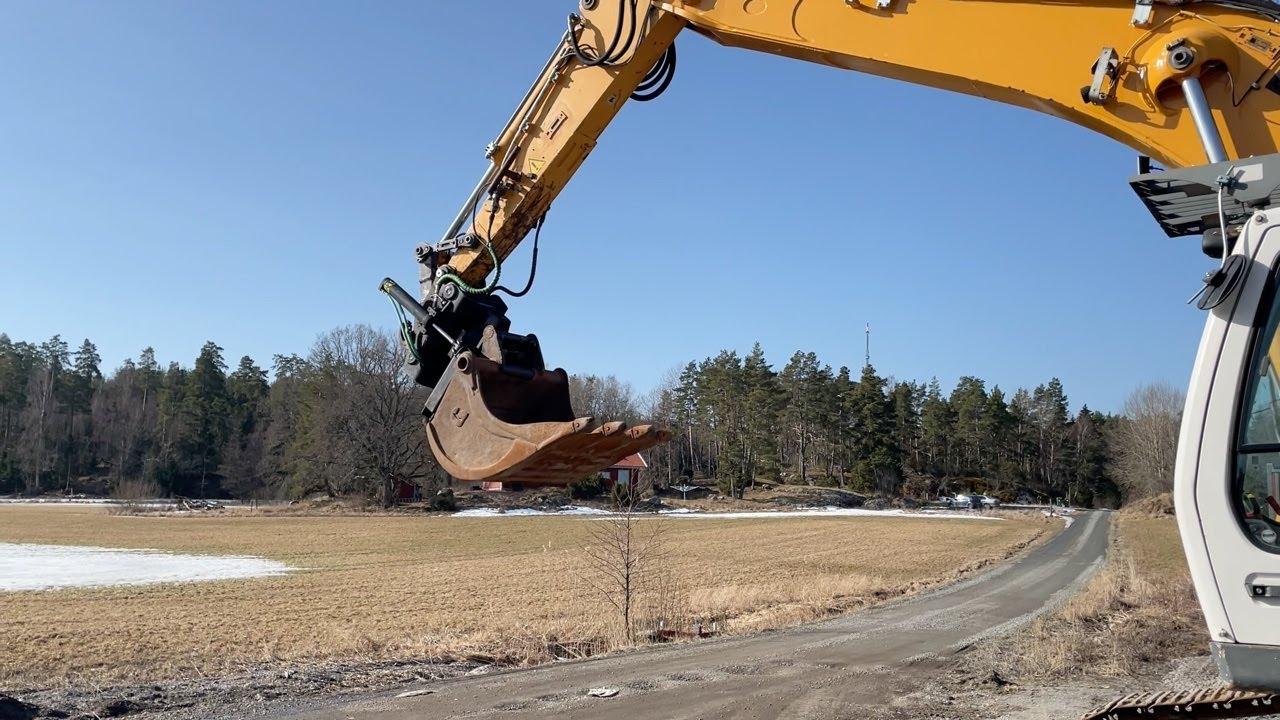 Köp Bandgrävare Liebherr R924 compact på Klaravik