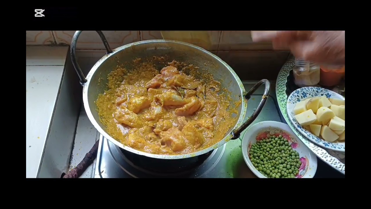 দেশি মুরগির মাংস মটরশুটি দিয়ে রান্না পোলাও সাদা ভাতের সাথে জমে যাবে 
