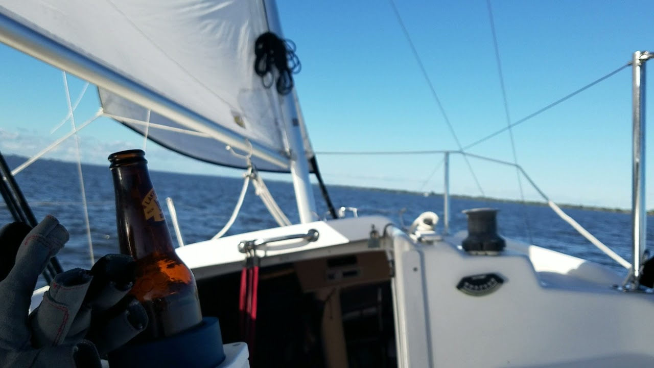 Pointing close to the wind on Macgregor 26M