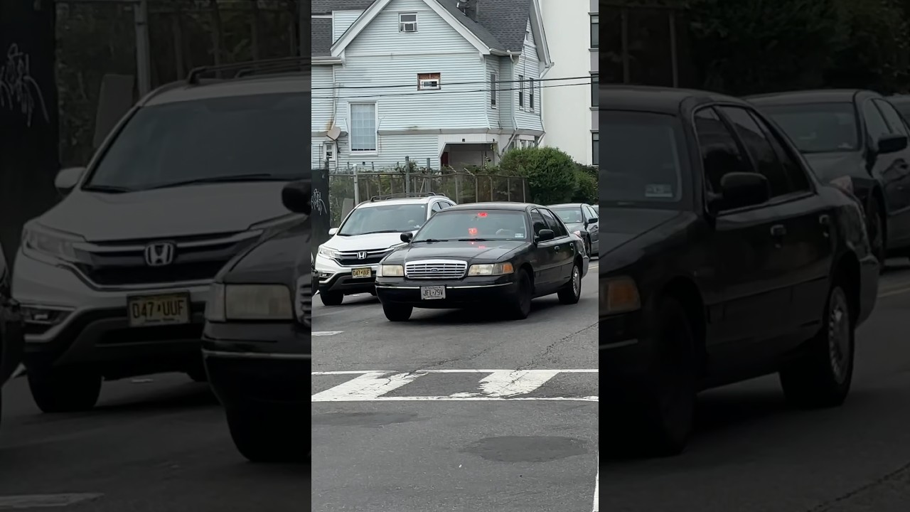 Unmarked Crown Vic responding with powercall #police #crownvic #fordcvpi #crownvictoria