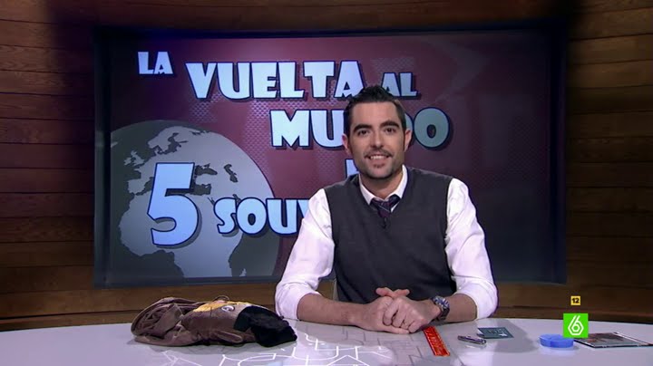 Dani Mateo analiza los mejores regalos de Fitur en 'La vuelta al mundo en cinco souvenirs'