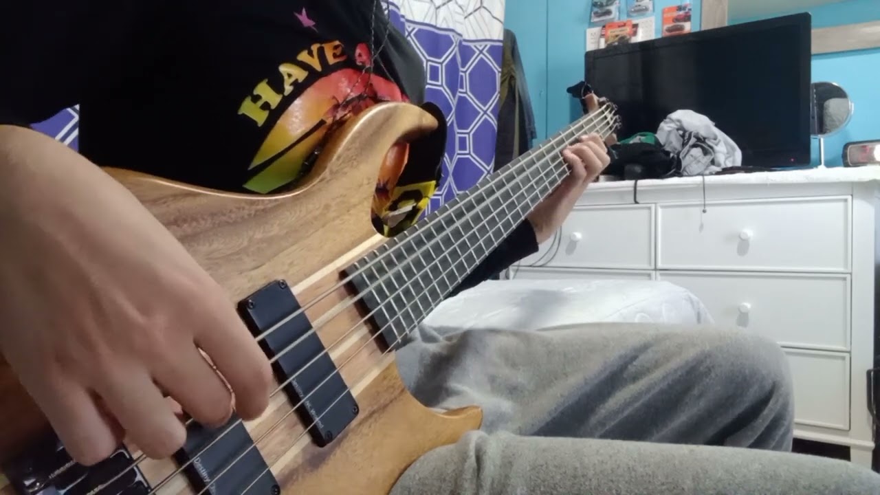 Intro - Junior H | Bass cover