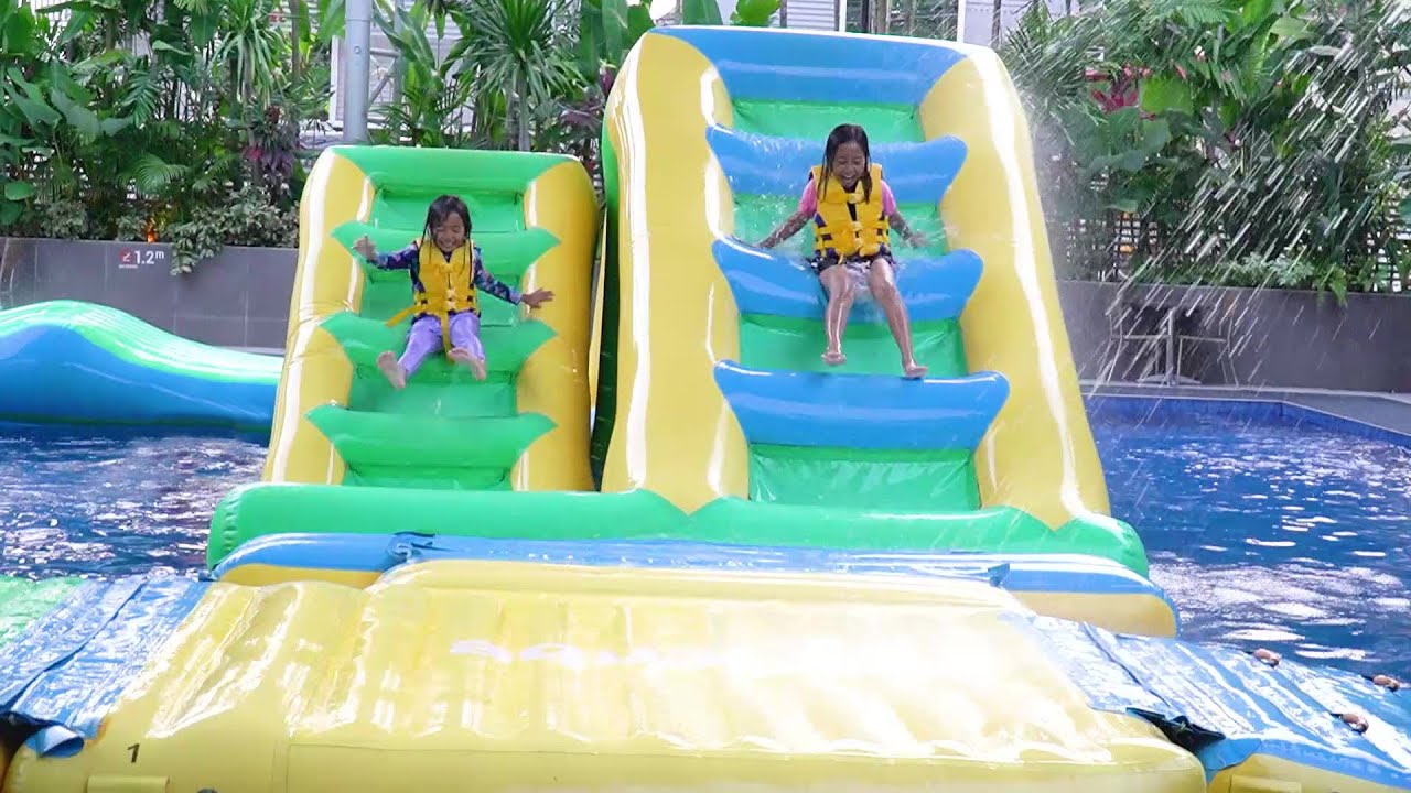 Bermain Balon Di Kolam Renang Aquaparc Bisa Merosot & Bermain Seluncuran
