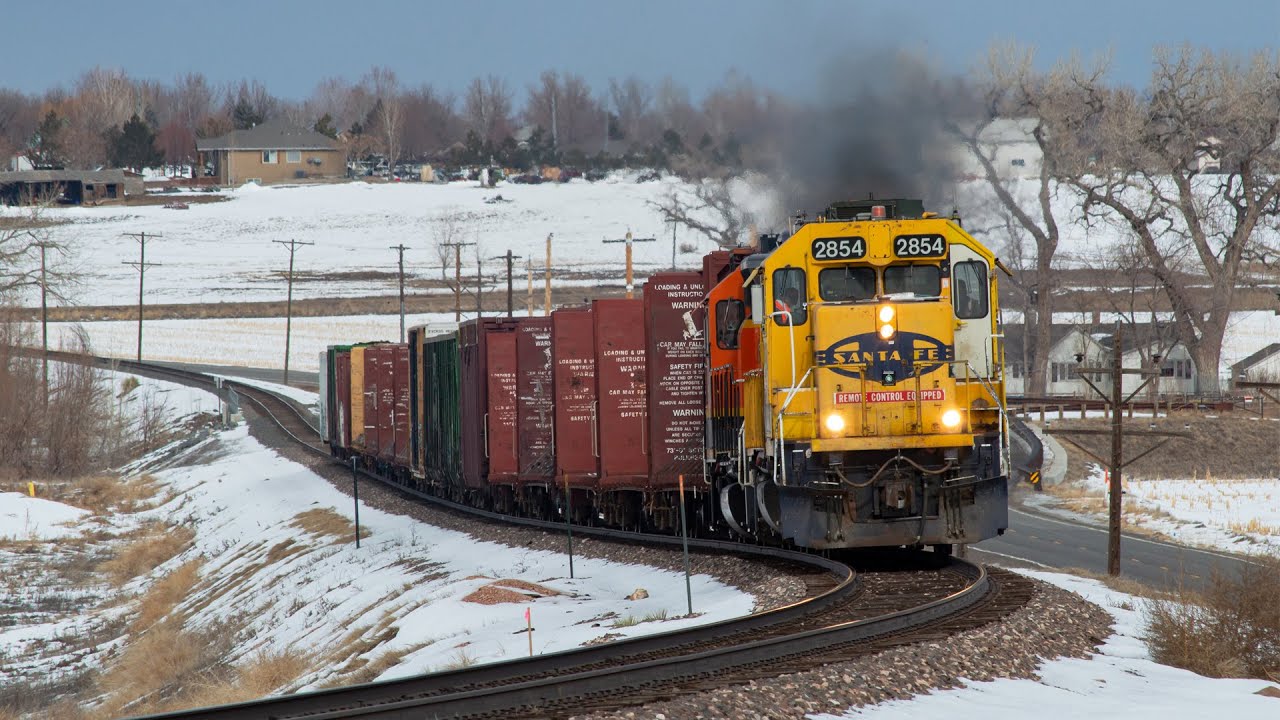 Former Santa Fe Bluebonnet BNSF 2854 on the Buck Local