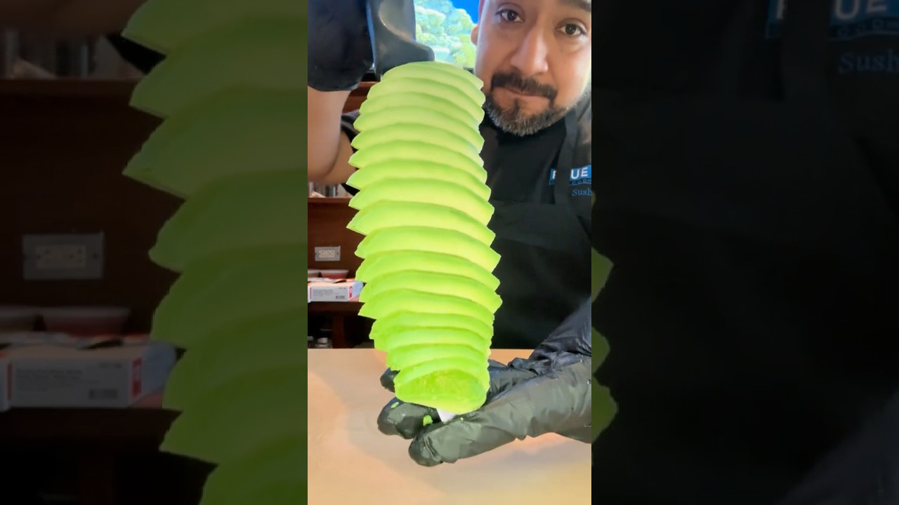 We get shown some Food Porn as Chef Juan Carlos Garcia shows us how to cut an avocado 🥑 #foodporn