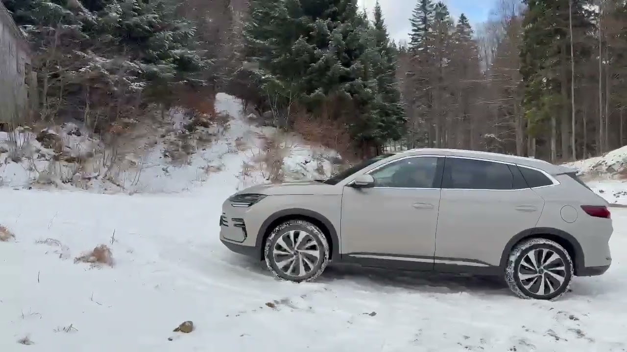 BYD Seal U dmi in snow  #byd #snow  #seal #seagull #offroad #automobile #fuoristrada #winter #italy 
