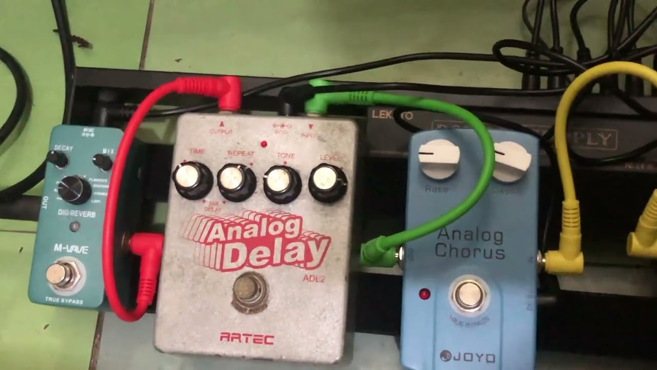 BOSS DS1 Into BOSS BD2 Demo ( Part 1 ) 