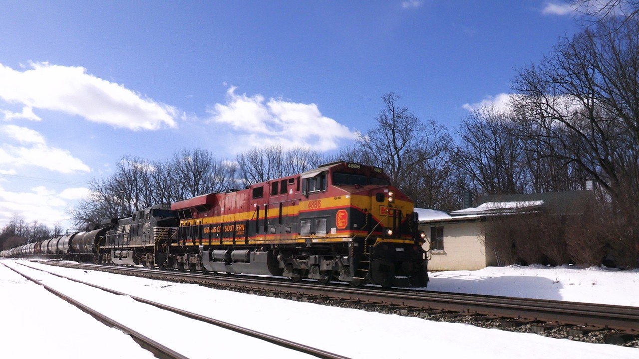 [4K] 2/7 KCS de Mexico ES44AC 4886 leads NS 16T at Shen JCT WV #shorts #short #viral #video #train