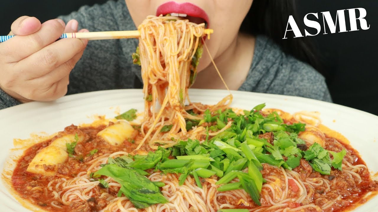 VERMICELLI NOODLES & RICE CAKES W/ RED MEAT SAUCE ~ ASMR (No Talking)