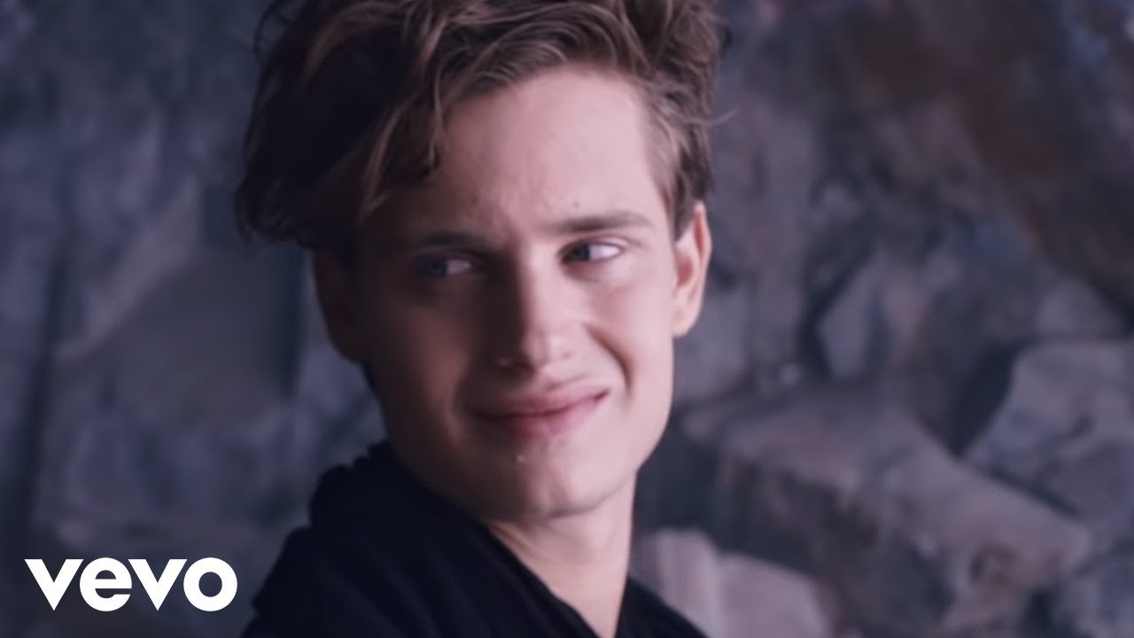 Madeon - Pay No Mind ft. Passion Pit