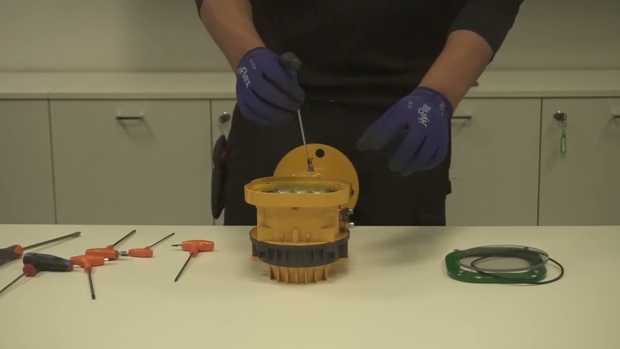 OCEM Airfield Service Videos: How to replace the LED module in an elevated light?