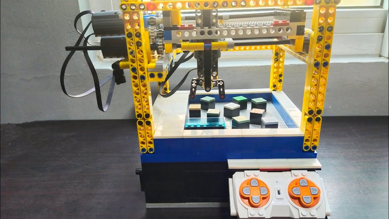 LEGO Working Claw Machine