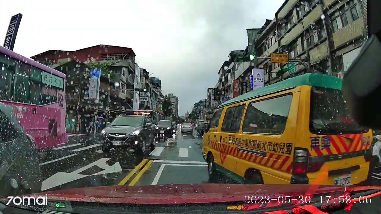 娃娃車這樣開好嗎？