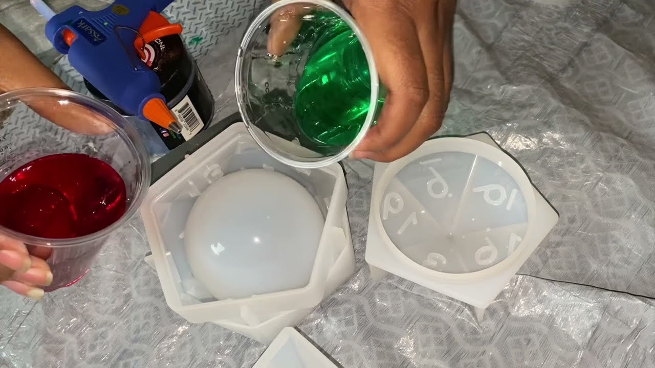 Diy Resin D20 Liquid Core Dice with glitter inside 🎲