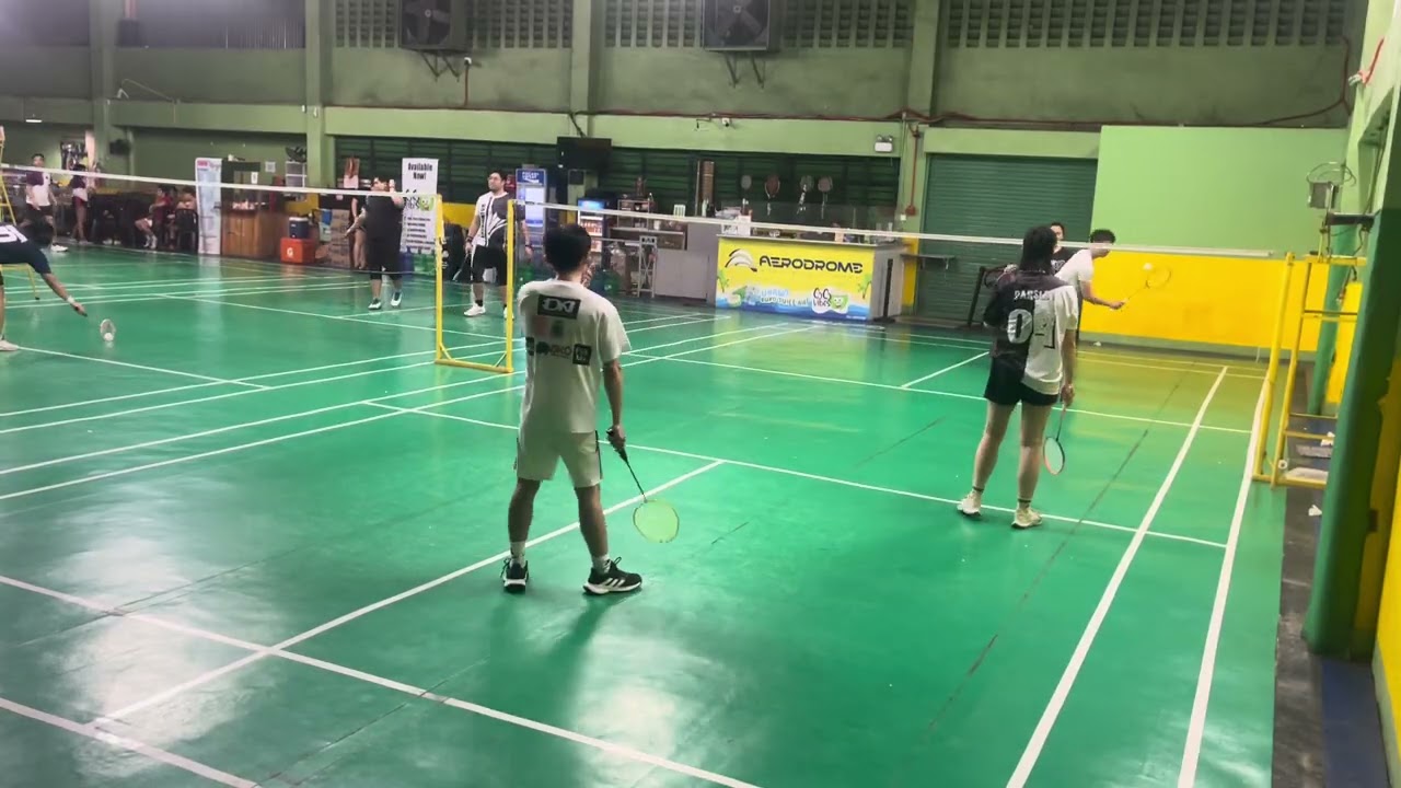 Bella/Yo vs Cara/Gab