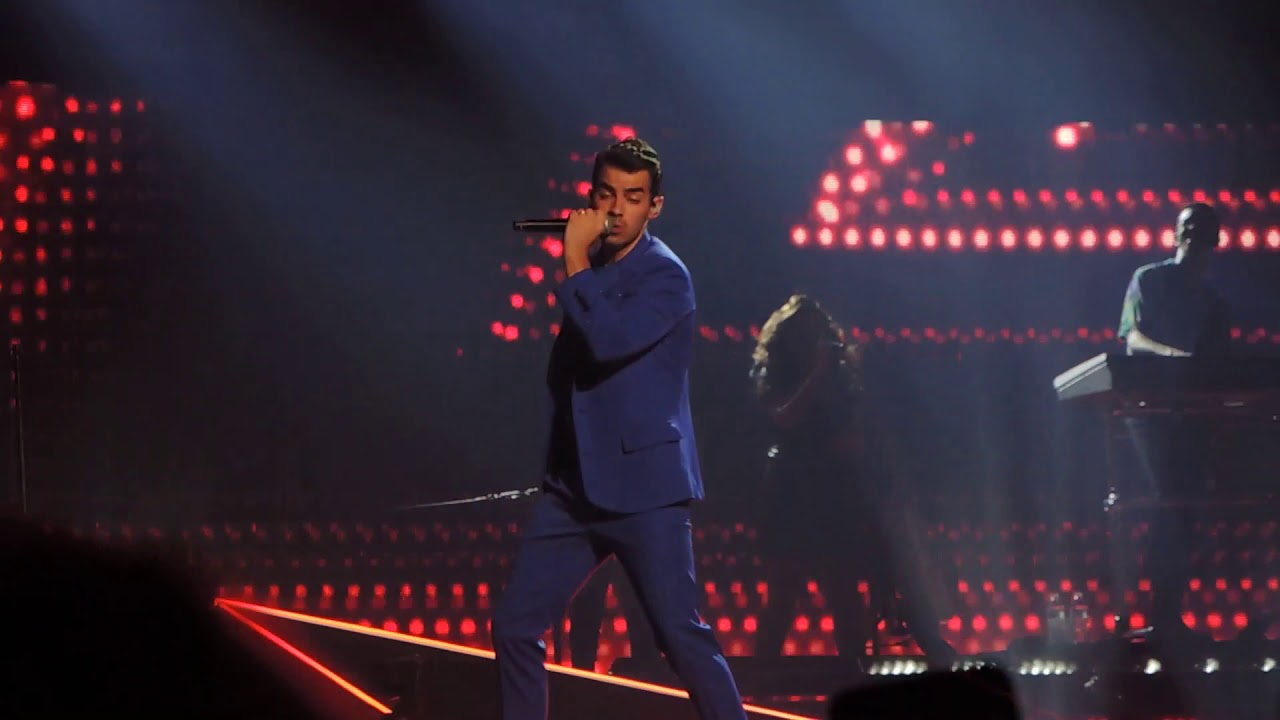 S.O.S - Jonas Brothers (Live in Denver)