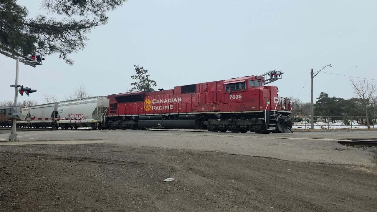 Canadian Pacific #7035 with stupid drivers going around the gates