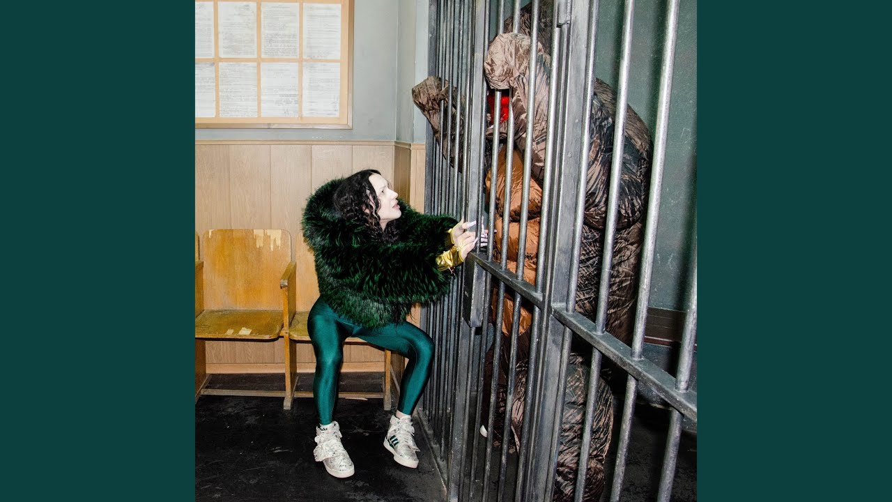 Кружит