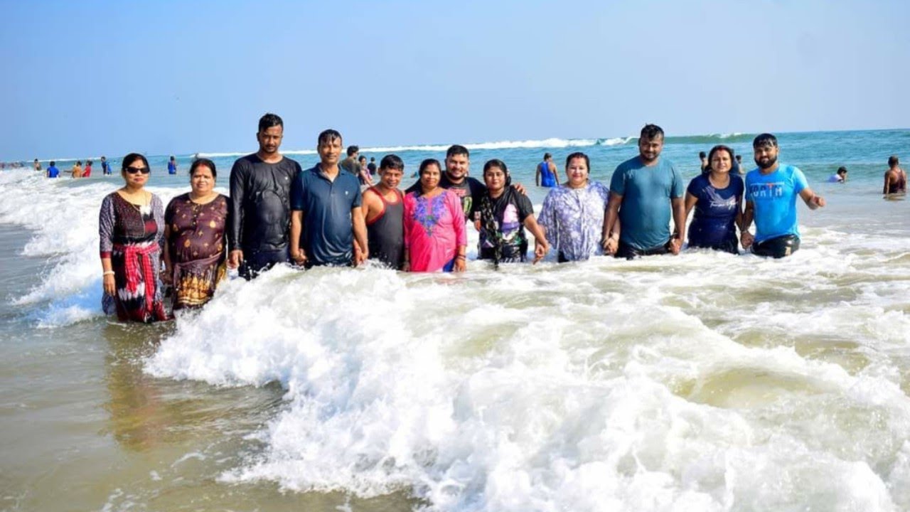 পরিবারের সকলের সাথে পুরী ভ্রমণ।