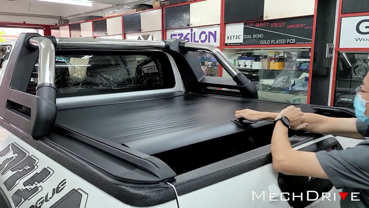 Toyota Hilux Roller Shutter with Sport Bar
