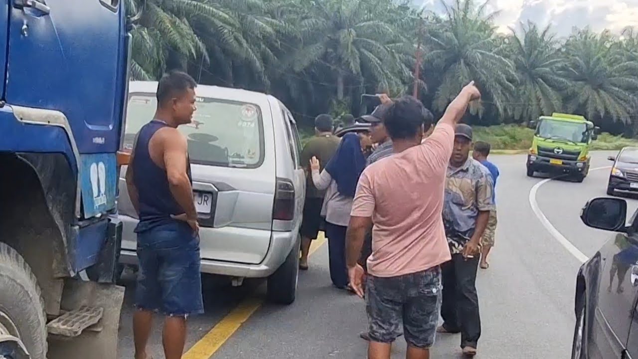 Detik Detik Truck Terjun Bebas !! Terjadi Ricuh Keluar Jurus JetLi Nyaris Baku Hantam Antara Sopir