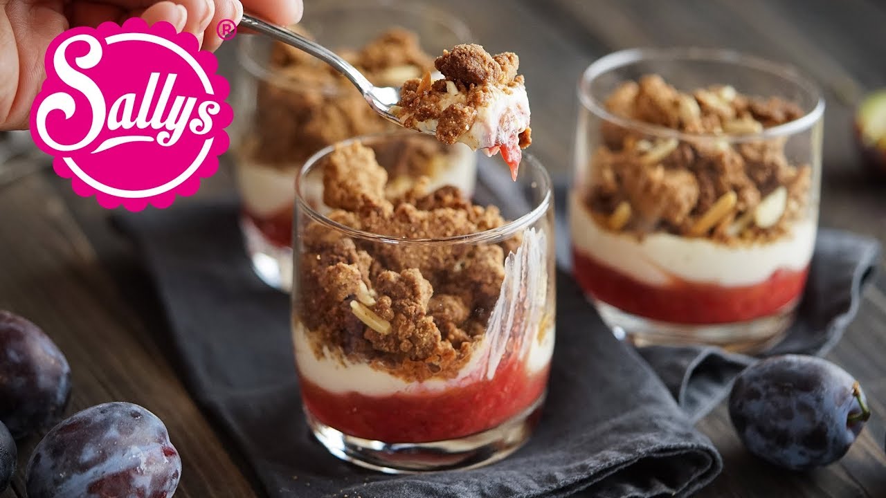 Crumble Trifle im Glas / Streusel Dessert mit Kompott / Sallys Welt