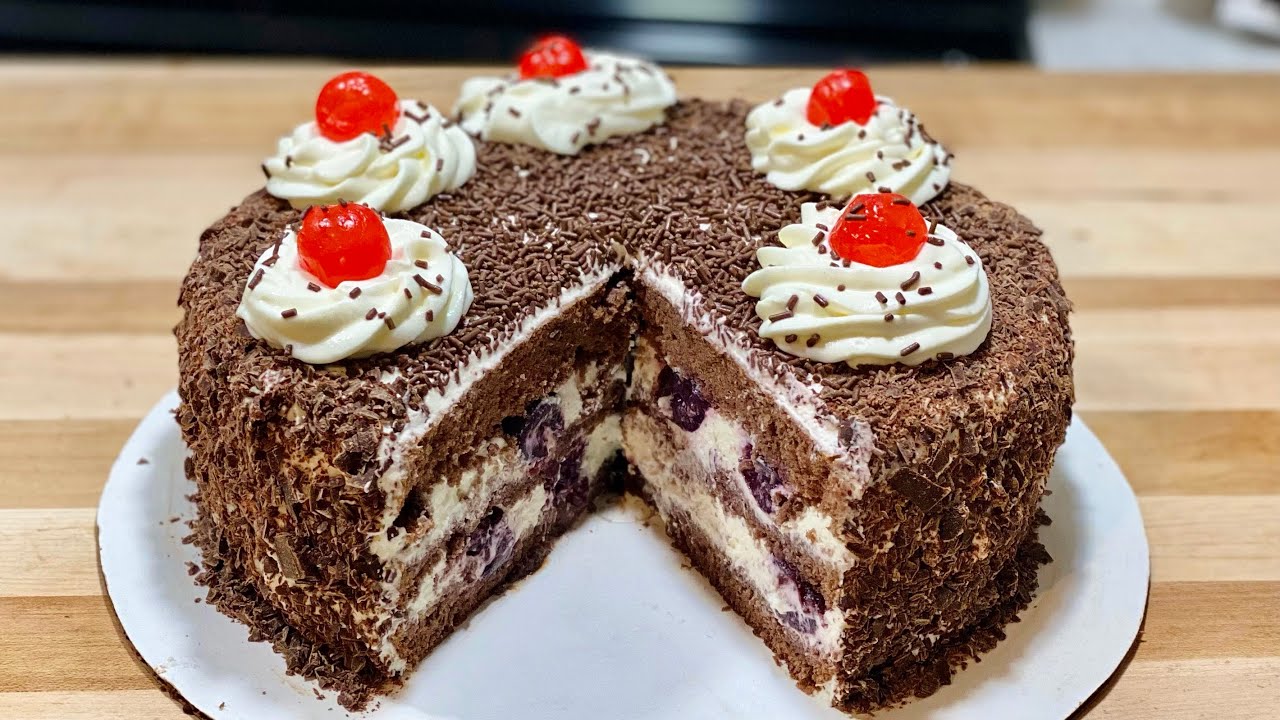 LA CÉLÈBRE RECETTE DE LA FORÊT NOIRE🎂🍰 Le gâteau au chocolat parfait😍 Deli Cuisine