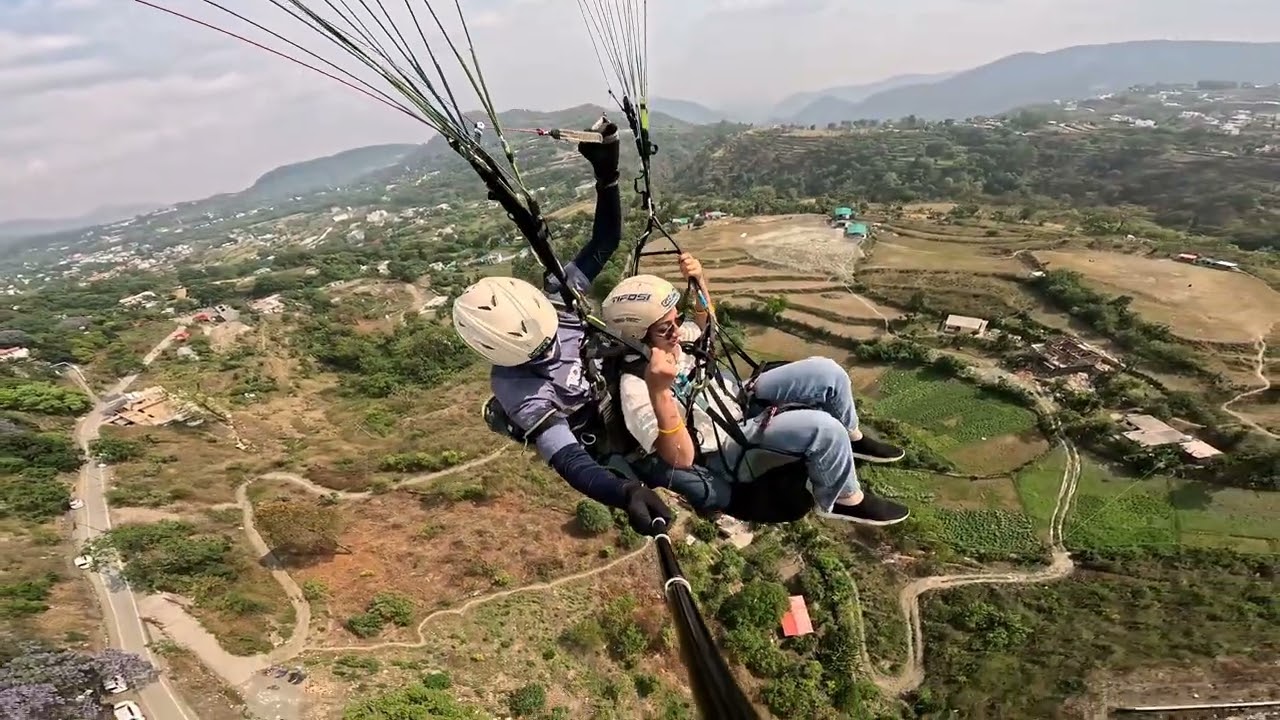 Naina paragliding