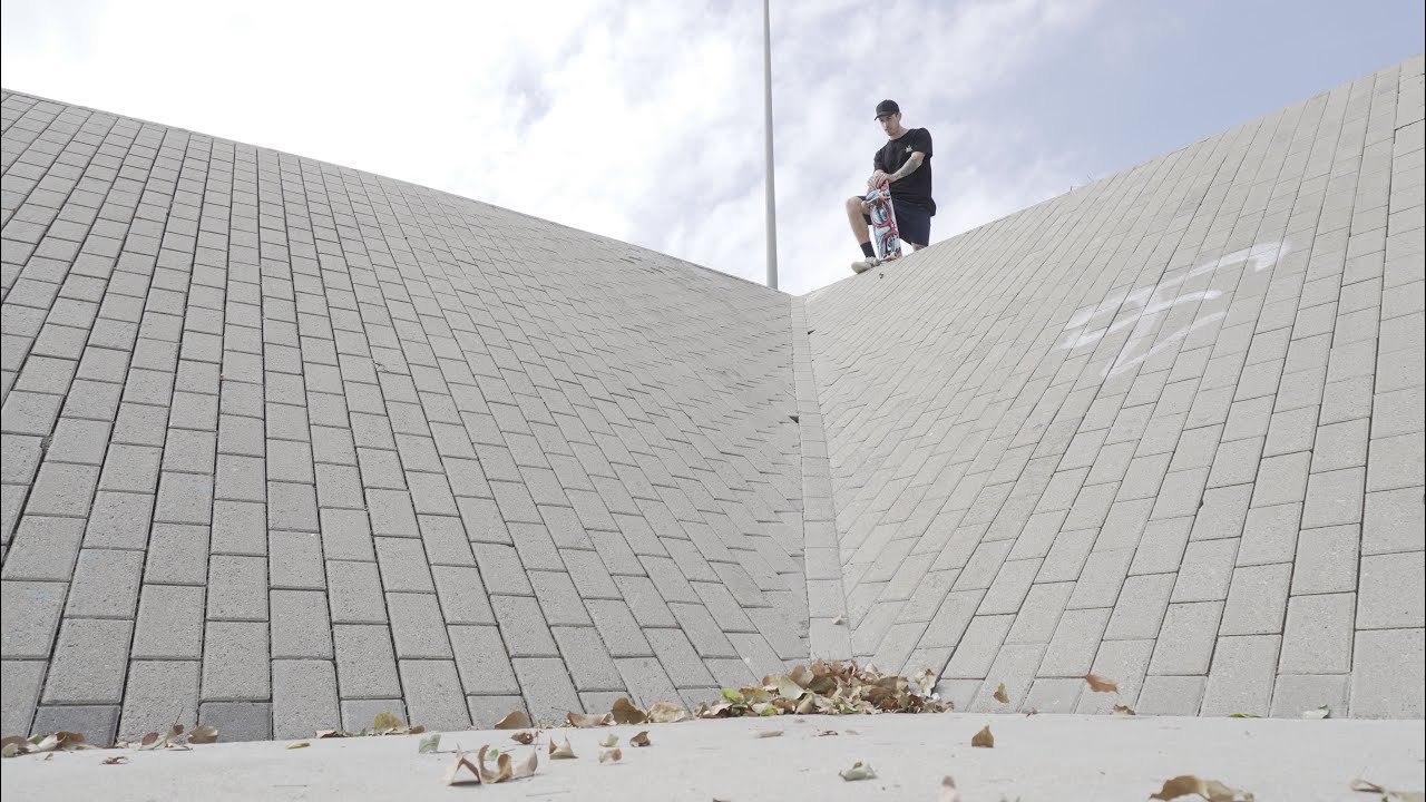 ⛔️ Hago un TRUCO PELIGROSO en este SPOT ⛔️ 😱 Aaron Vega Skate