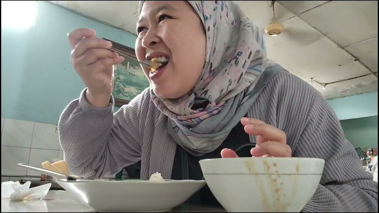 Makan pakai krengsengan daging sapi