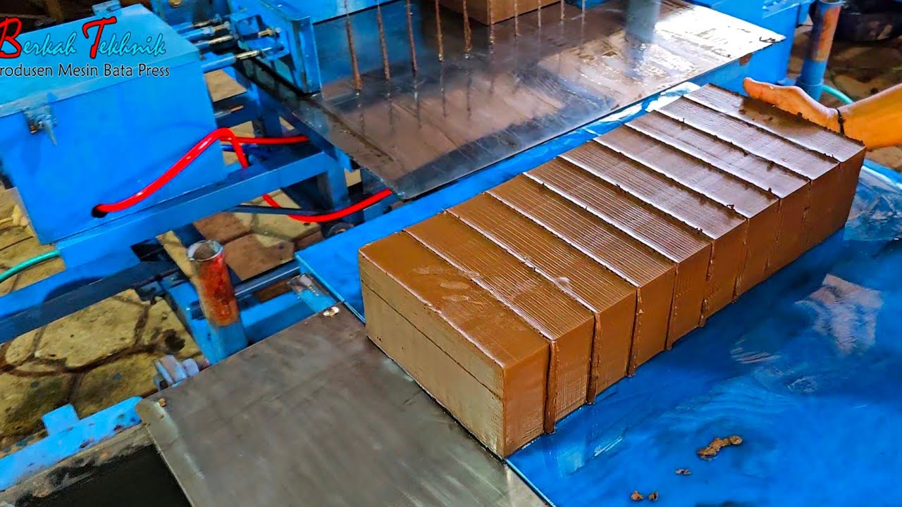 Lihat Cara Membuat Batu Bata Merah Press Dengan Mesin Cetak Bata Full Otomatis dan Graviti Conveyor