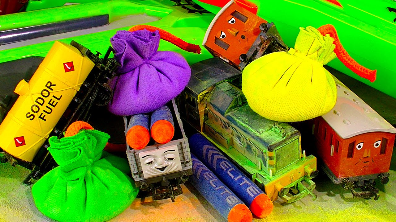 Hornby Trains Chalk Dust Bombs Vs Nerf Battle & Fluffy Cats Gross Mystery