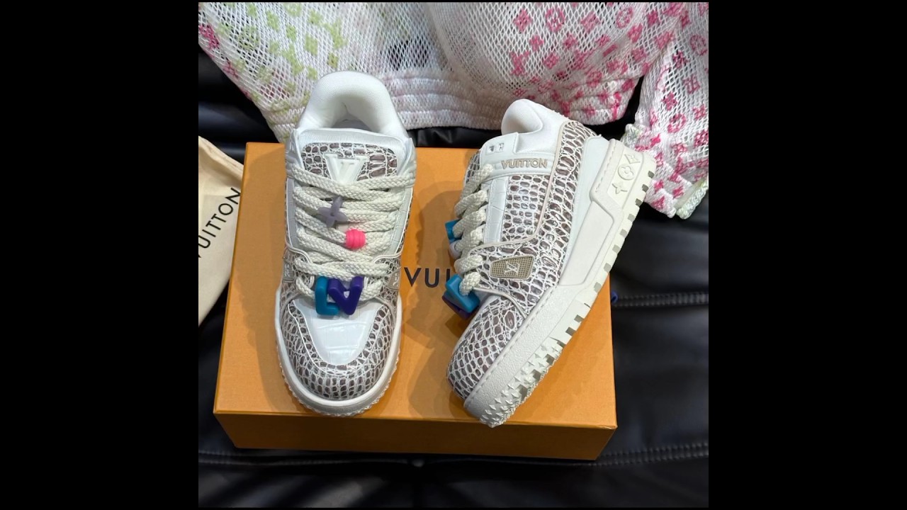 LV Trainer Maxi Sneakers Available in : Off-White & Brown 📩 For orders DM on Insta now! Post 105