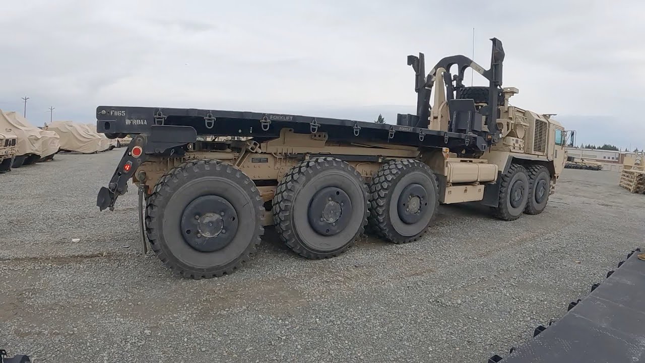 PLS ARMY TRUCK FLAT RACK UNLOAD. 88M