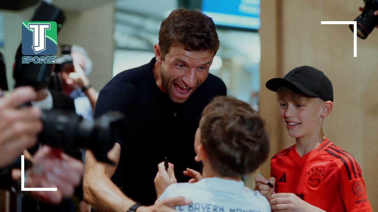 Thomas Müller wird bei seiner Ankunft bei den Vancouver Whitecaps von den Musqueam herzlich begrüßt