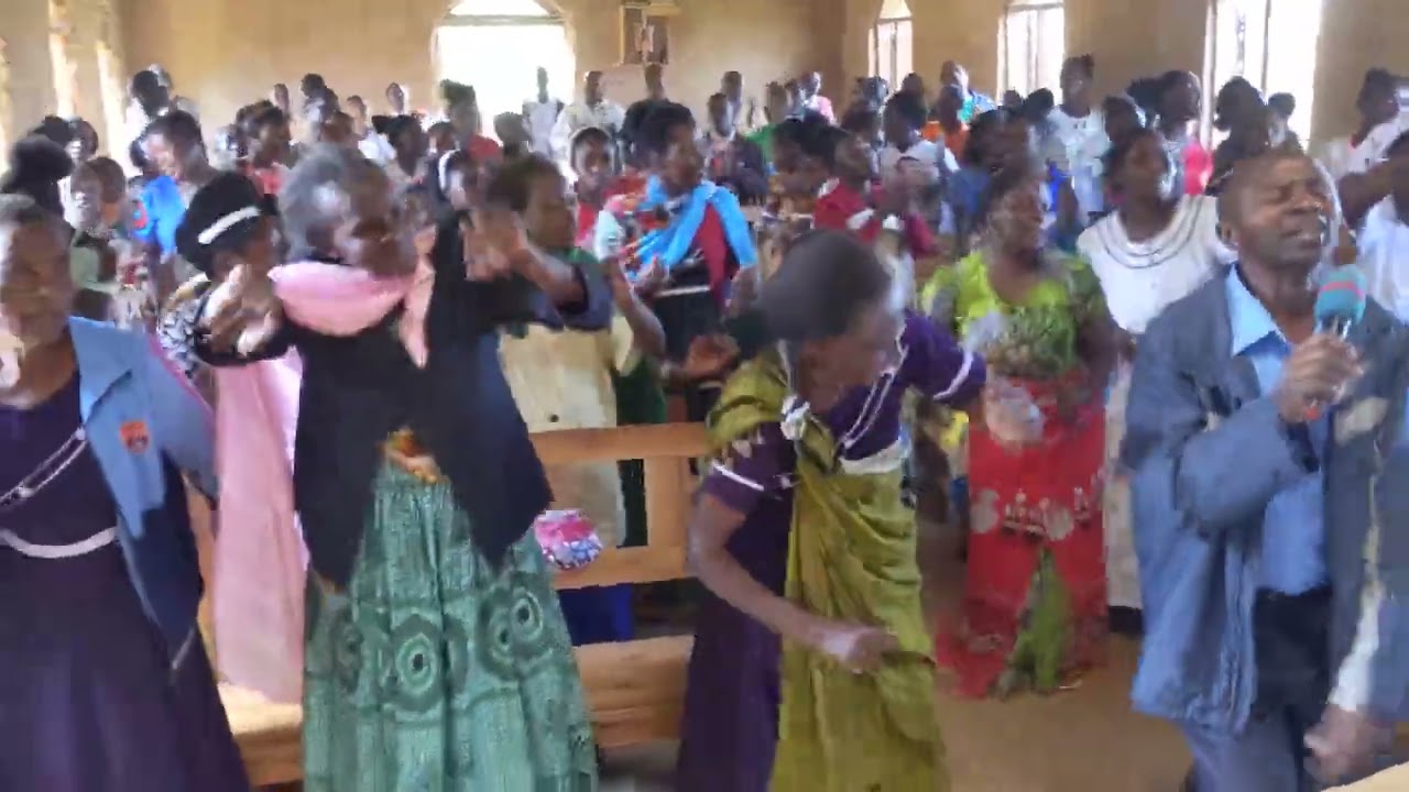 Assemblée ya Gikobero/ Uganda mu guhimbaza Imana 