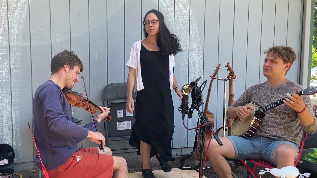 Nicole Ball and Max Rainwater play Old Yeller Dog Come Trotting Through the Meetinghouse