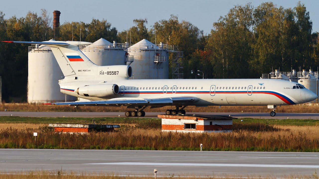 Ту-154 RA-85587 Чкаловский , руление и взлет .