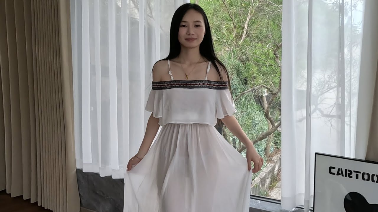 大方美美的可可展示我们proudfox独家设计的度假风连衣裙
