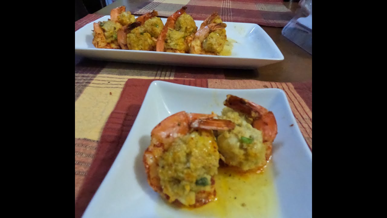 Креветки, фаршированные крабовым мясом, в медово-лимонном масляном соусе.