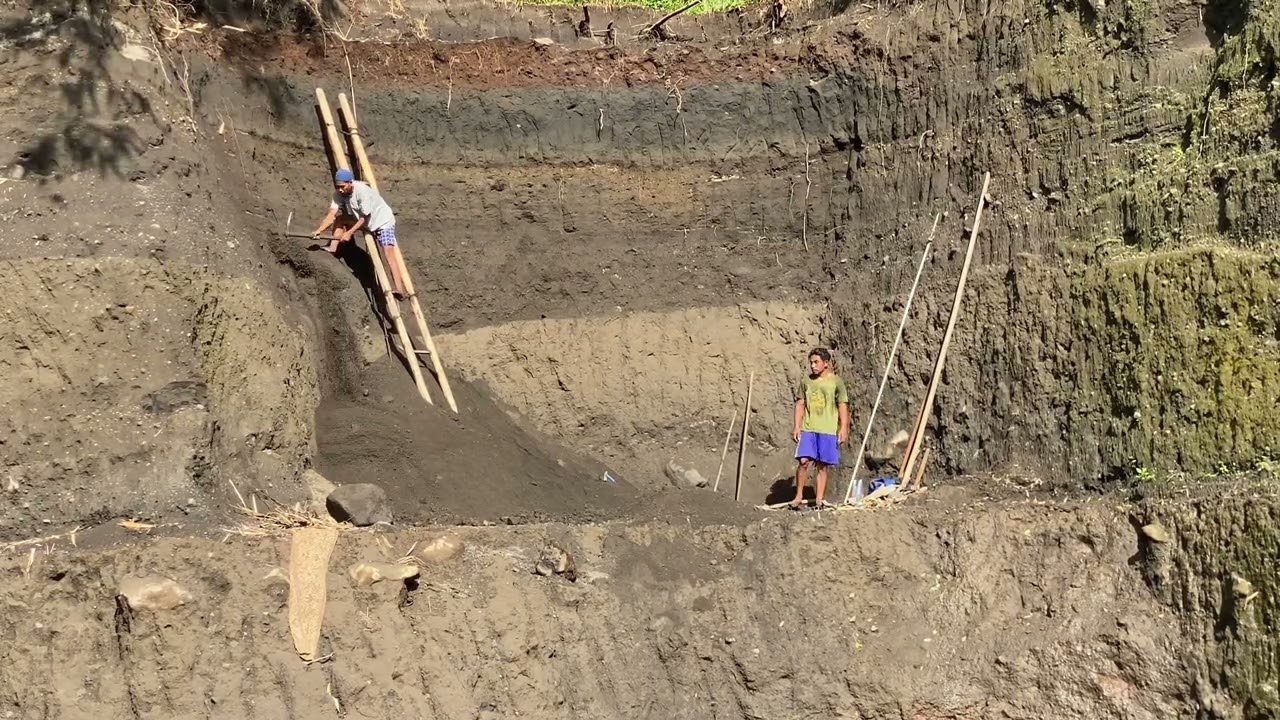 Currently, there are two miners working to dig and collect sand.