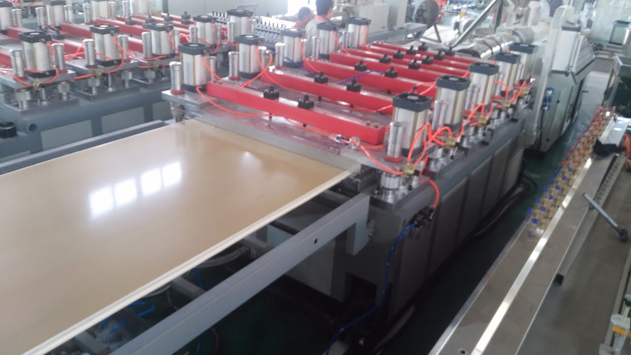 Machine de fabrication de Panneau en PVC WPC expans&eacute;